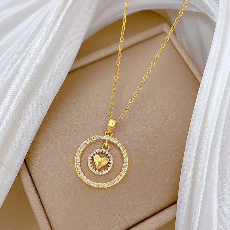 Collana con pendente a cuore circolare a doppio strato minimalista da donna in acciaio inossidabile con intarsio di strass, elegante catena per clavicola
