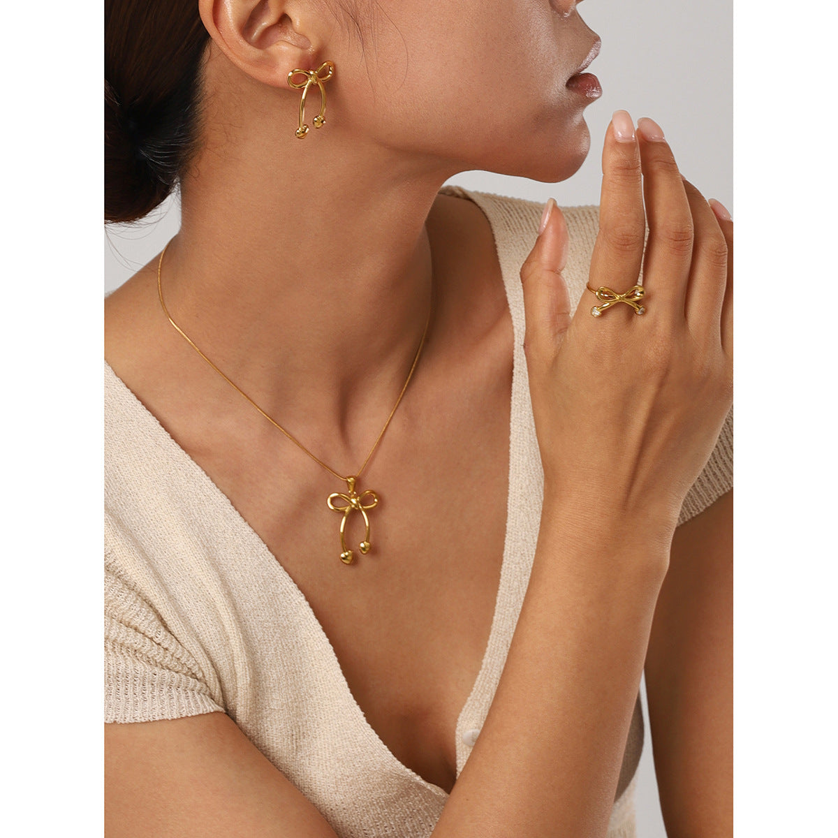 Minimalist Bow-Shaped Stainless Steel Necklace with Plated Finish for Women