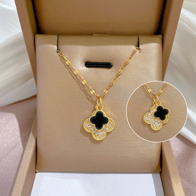 Collana con Pendente a Trifoglio a Doppio Strato di Lusso da Donna in Acciaio al Titanio con Intarsi di Strass
