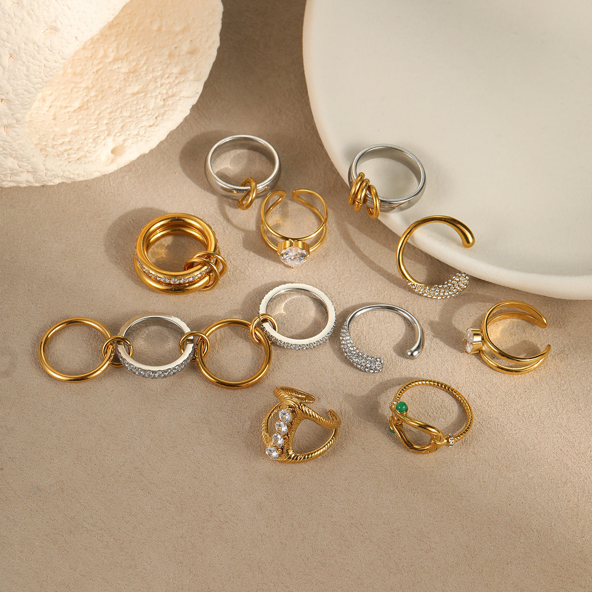 Anillo minimalista geométrico de acero inoxidable con baño de oro de 18 quilates para mujer, banda ajustable apilable