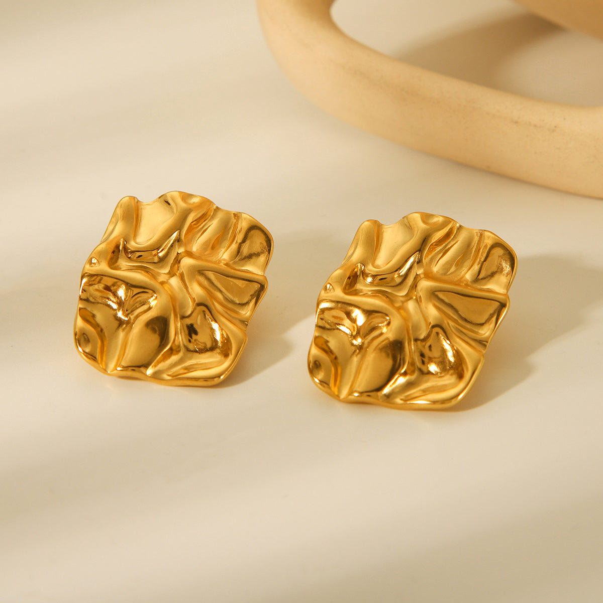 Orecchini da donna in acciaio inossidabile testurizzato geometrico irregolare con placcatura in oro 18 carati