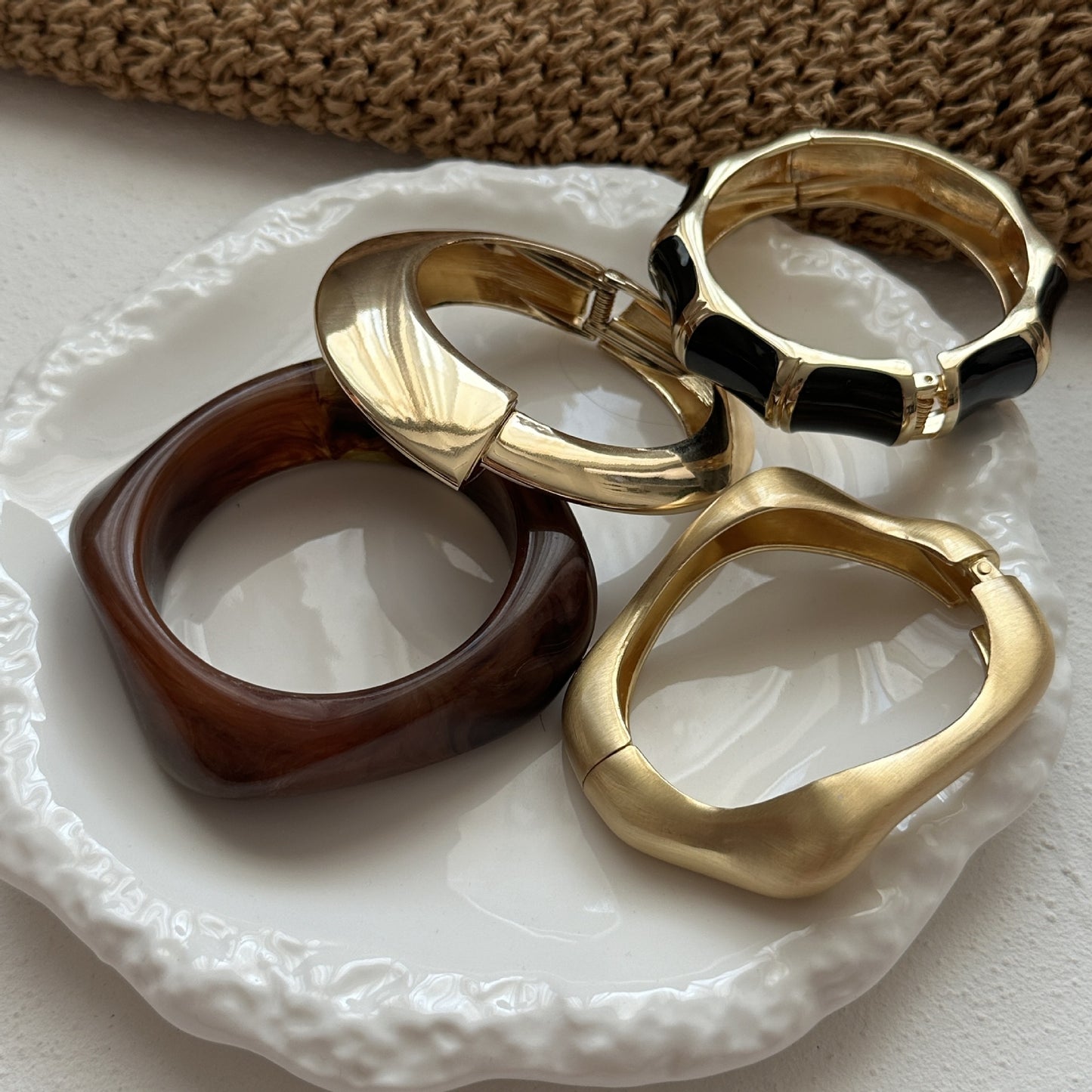 Bracciale in lega placcata a forma geometrica irregolare