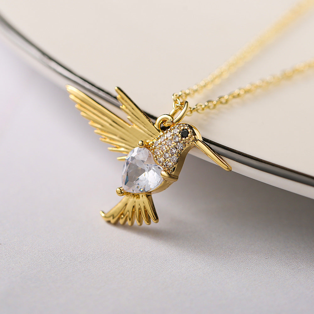 Collana con pendente a cuore minimalista per donne con base in rame placcato in oro 18 carati e intarsi in zirconi