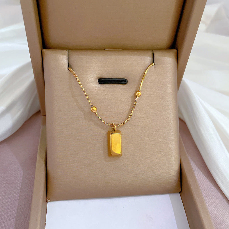 Collana con pendente geometrico minimalista in acciaio al titanio placcato per donna