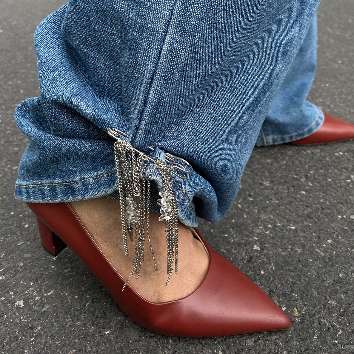 Broche perlado con nudo de lazo estilo Ins y forma de corazón con borla y cadena para mujer