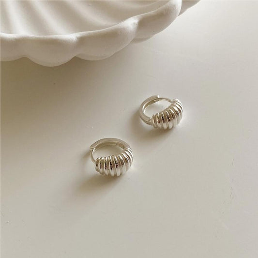Pendientes Minimalistas Geométricos con Letras de Plata de Ley 925 con Baño de Oro para Mujer