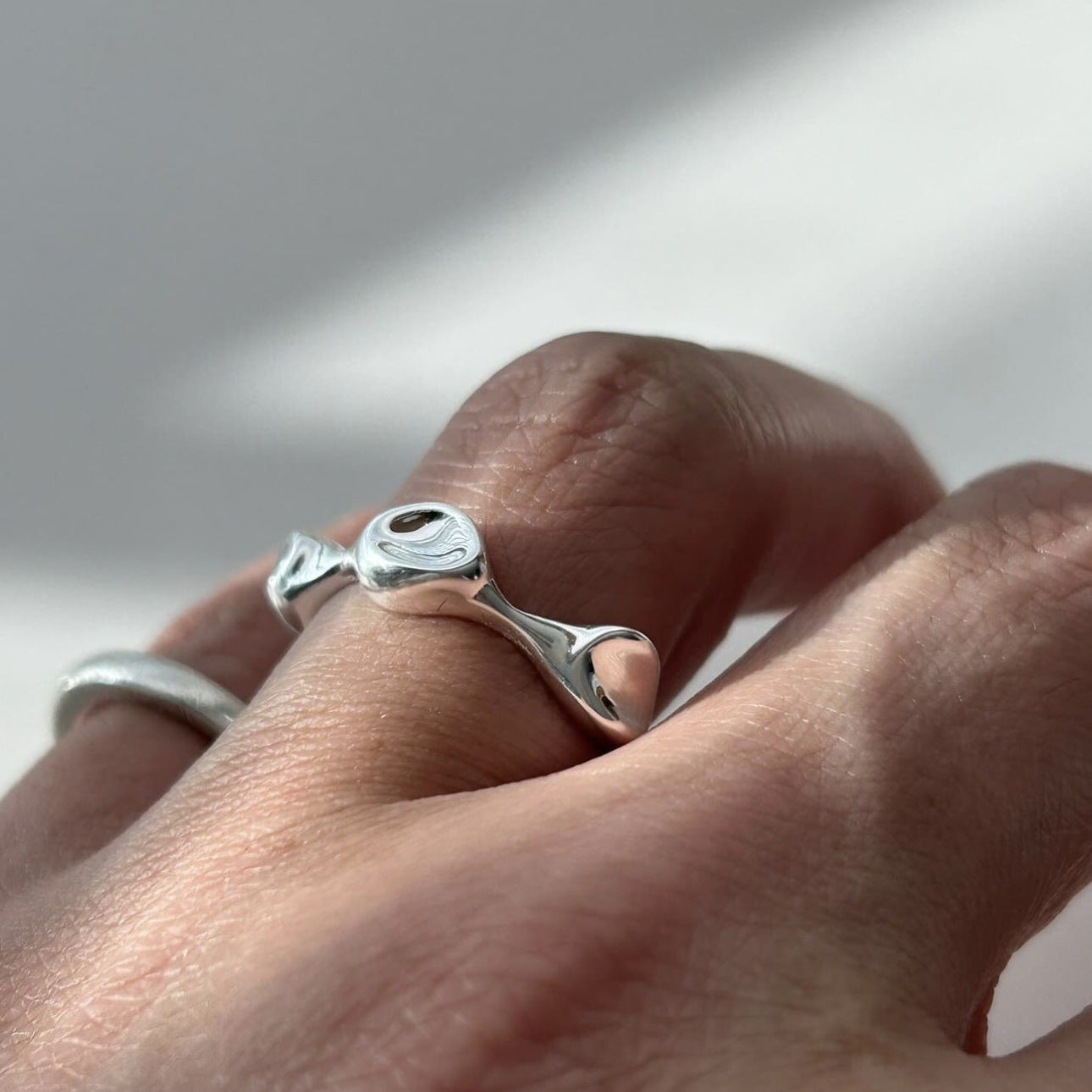 Minimalist Irregular Heart-Shaped 925 Sterling Silver Open Ring with Beveled Square Grain Detail for Women