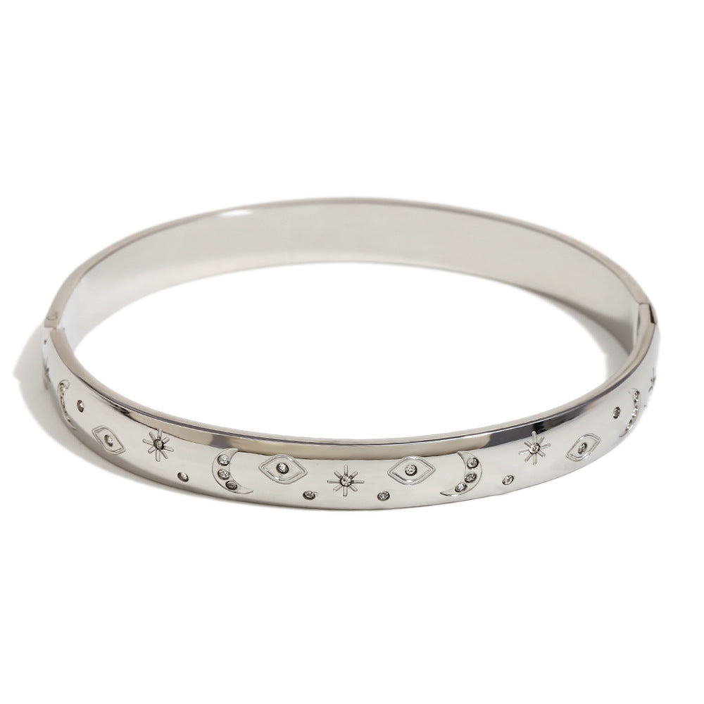Bracciale Minimalista a Stella a Otto Punte con Punti Tondi, Base in Acciaio Inossidabile Placcato Oro 18K, con Motivi di Luna, Sole e Occhio Incorniciati con Strass Bianchi