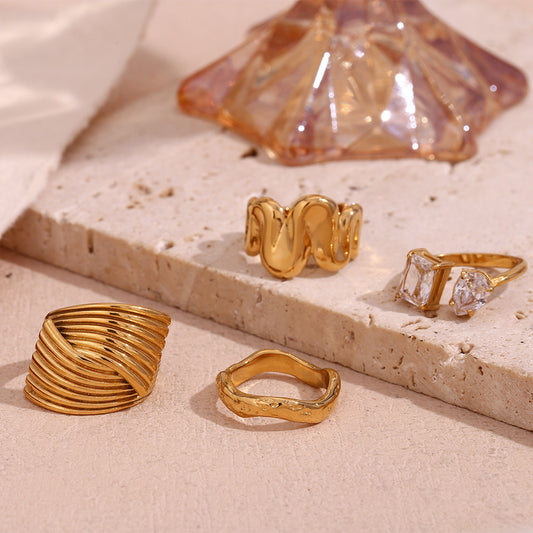 Anello da donna a forma di ventaglio in acciaio inossidabile placcato oro 18 carati con onda geometrica vintage