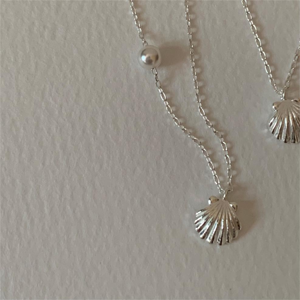 Minimalist Seashell and Pearl Necklace in 925 Sterling Silver with Gold Plating on Snake Chain for Women