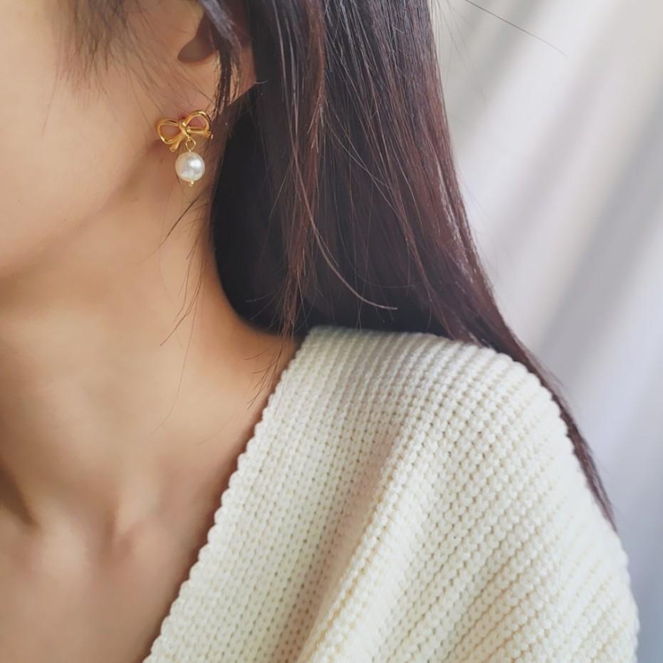 Dulces Pendientes de Lazo y Perlas en Plata de Ley 925 con Diseño de Gota