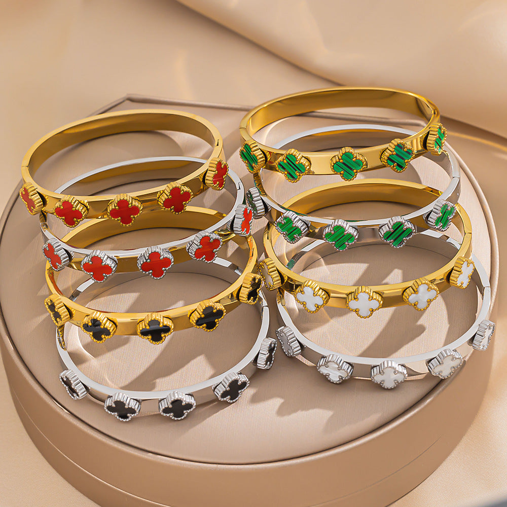 Elegante Bracciale da Donna in Acciaio Inossidabile a Forma di Trifoglio con Placcatura in Oro 18K, Ipoallergenico e Resistente allo Sbiadimento
