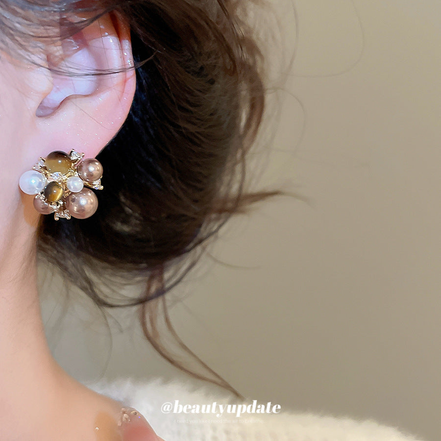 Orecchini pendenti floreali vintage con perle finte, intarsi in zircone e perno in acciaio inossidabile da donna