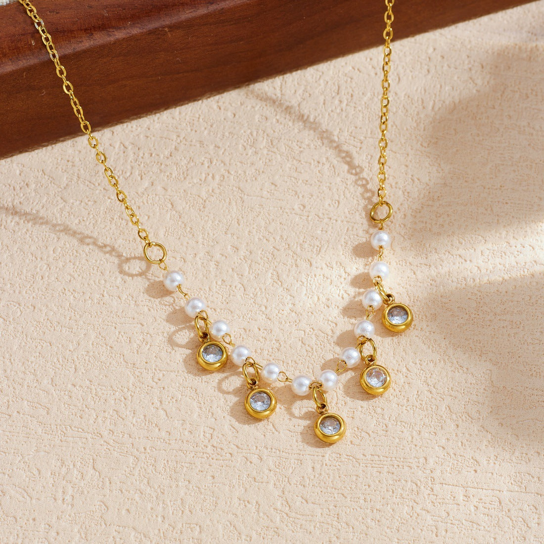 Minimalist Elegant Round Geometric Rhinestone Imitation Pearl Plated Stainless Steel Necklace for Women