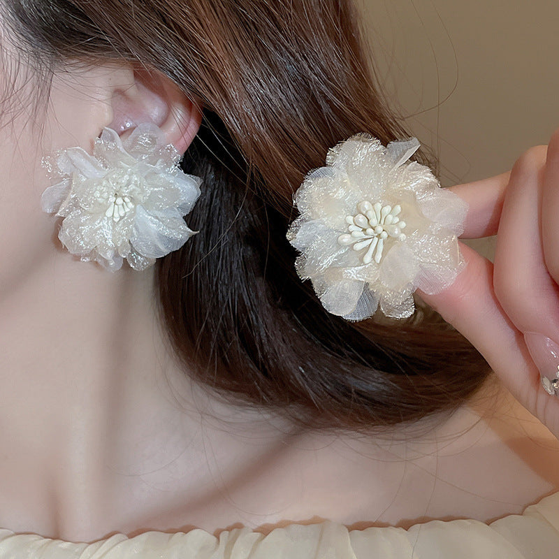 Orecchini a perno con perle e fiori delicati da donna, con perni in argento sterling 925 — Gioielli per l'orecchio freschi e dolci per primavera estate