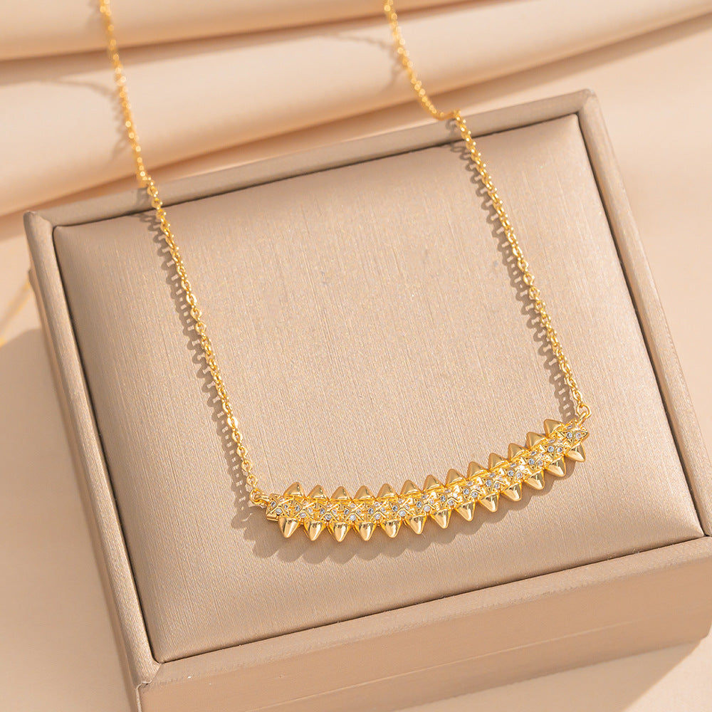 Light Luxury Star-Shaped Pendant Necklace for Women with 18K Gold Plated Copper and Titanium Steel O-Chain