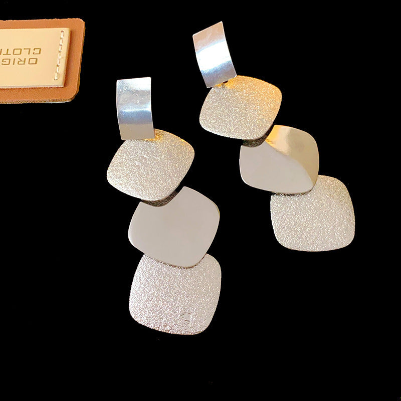 Orecchini a Nappa Geometrici Minimalisti in Metallo Placcato con Perni in Argento Sterling