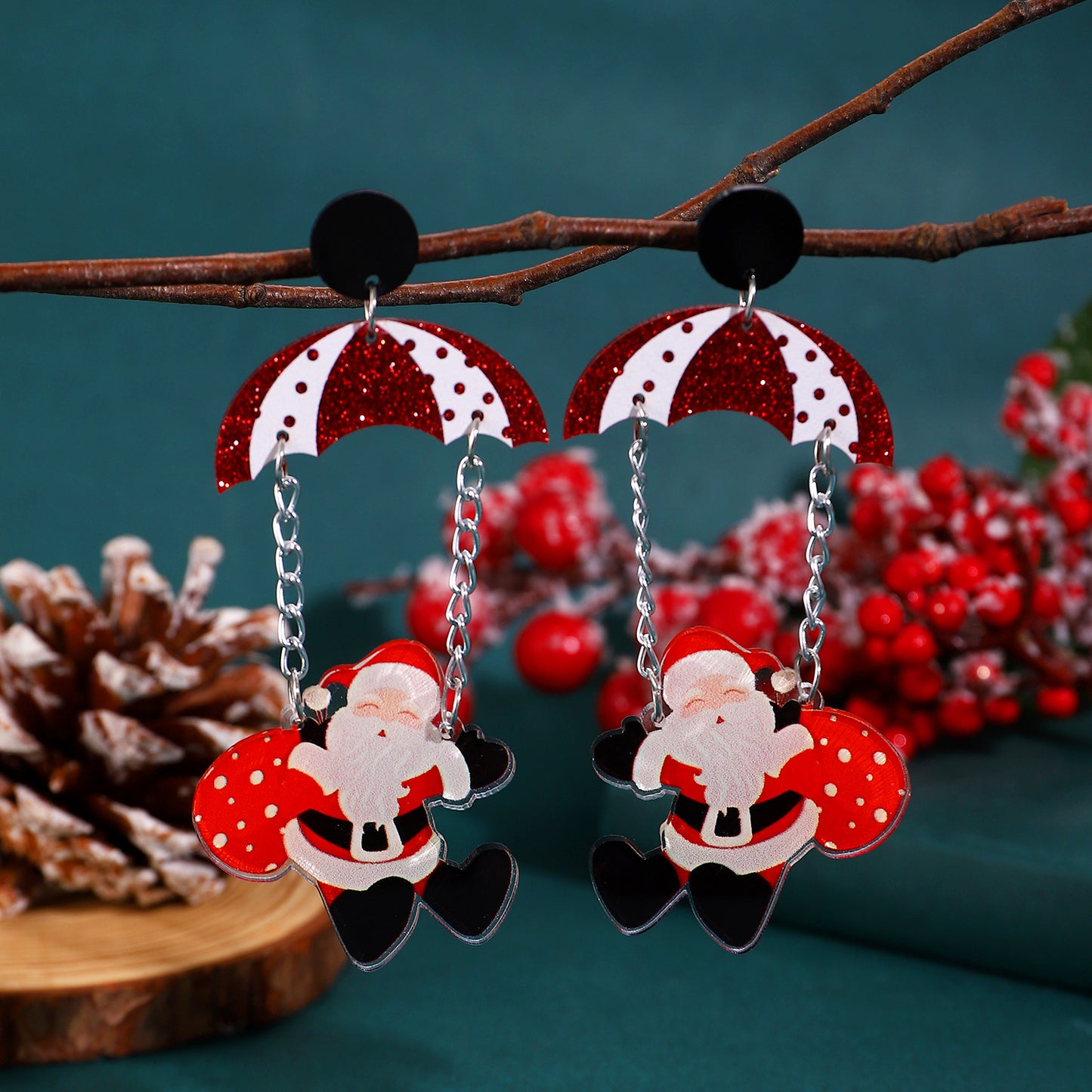 Orecchini geometrici acrilici a stella a tema natalizio da donna con motivo di Babbo Natale e dettagli incisi