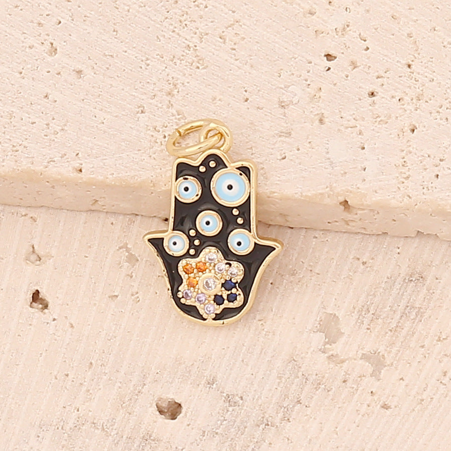 Collana con Pendente Vintage a Forma di Mano e Finitura Smaltata da Donna, Catenina con Medaglione in Rame