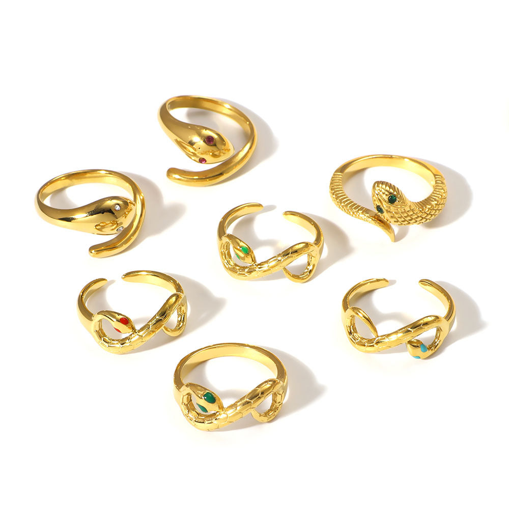 Anello da donna a forma di serpente geometrico con intarsio di zirconi e placcatura in oro su acciaio inossidabile
