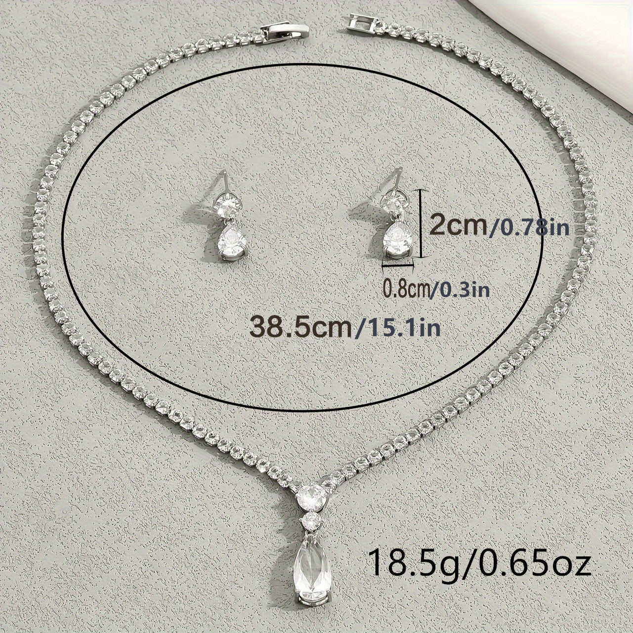Set minimalist di orecchini e collana da donna, con zirconi intarsiati, a goccia e delicata catena per clavicola