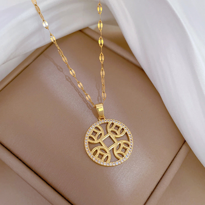 Collana con Pendente a Moneta Geometrico Minimalista in Acciaio al Titanio con Intarsi di Strass da Donna
