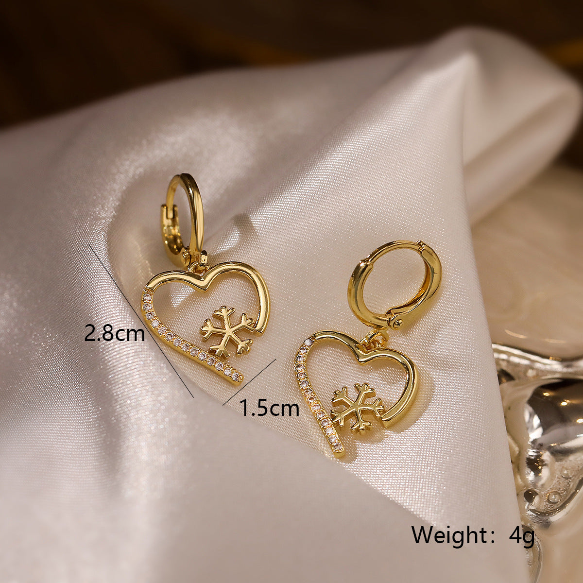 Set di orecchini e collana pendente a cuore con fiocco di neve in zircone placcato oro 18 carati minimalista per donne