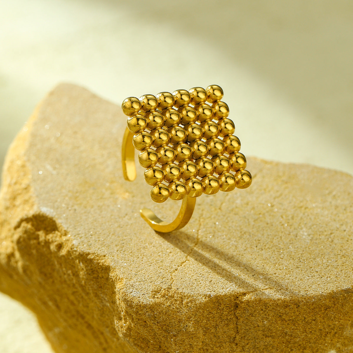 Anello Aperto Geometrico Minimalista in Acciaio al Titanio con Placcatura Sottovuoto in Oro 18K da Donna