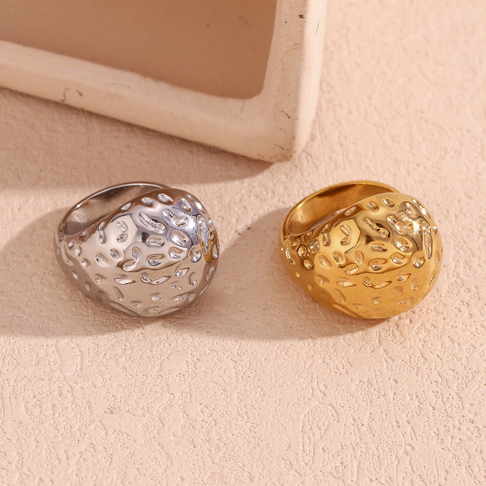 Anello da Donna Minimalista Geometrico in Acciaio Inossidabile Placcato Oro 18K, Texture Martellata, Design a Goccia Aperto