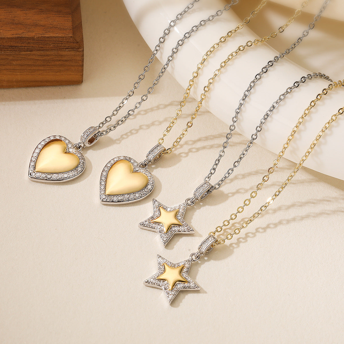 Collana da donna con ciondolo a forma di cuore e stella, minimalista, in rame placcato oro vero e intarsiato con zirconi