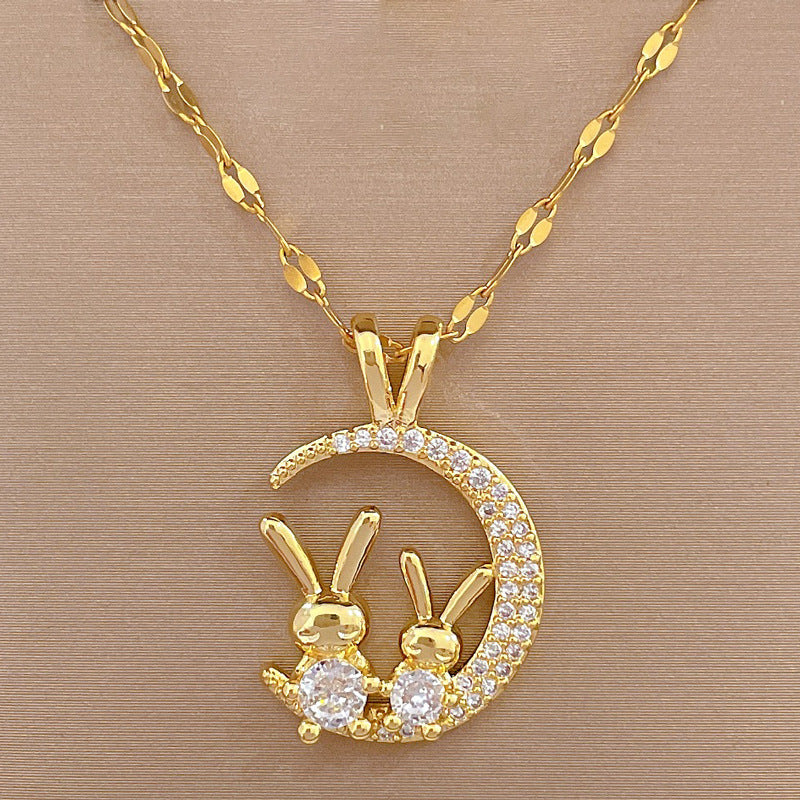 Collar con colgante de luna y conejo de acero titanio microincrustado de lujo con diseño geométrico para mujer