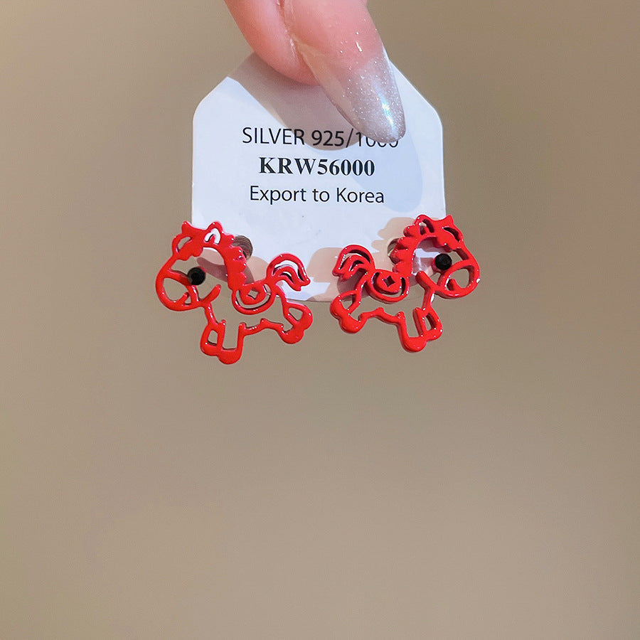 Pendientes Minimalistas de Lujo con Colgante de Caballo en Cobre Bañado con Postes de Plata 925 para Uso Diario en Oficina Elegante para Mujer