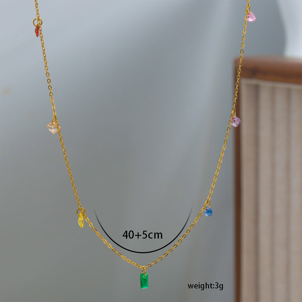 Collana da donna a forma di U minimalista con strass arcobaleno in acciaio inossidabile, finitura placcata e catena a O