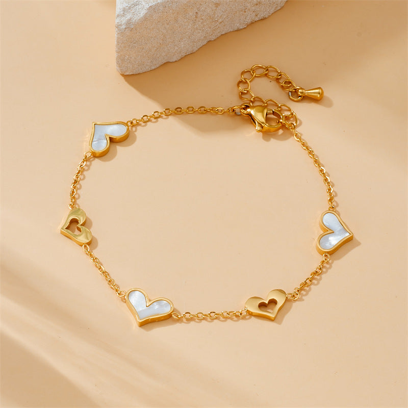 Pulsera de acero inoxidable bañada en oro con colgante de corazón hueco, estilo coreano minimalista, para mujer, para uso diario y como regalo de recuerdo de viaje