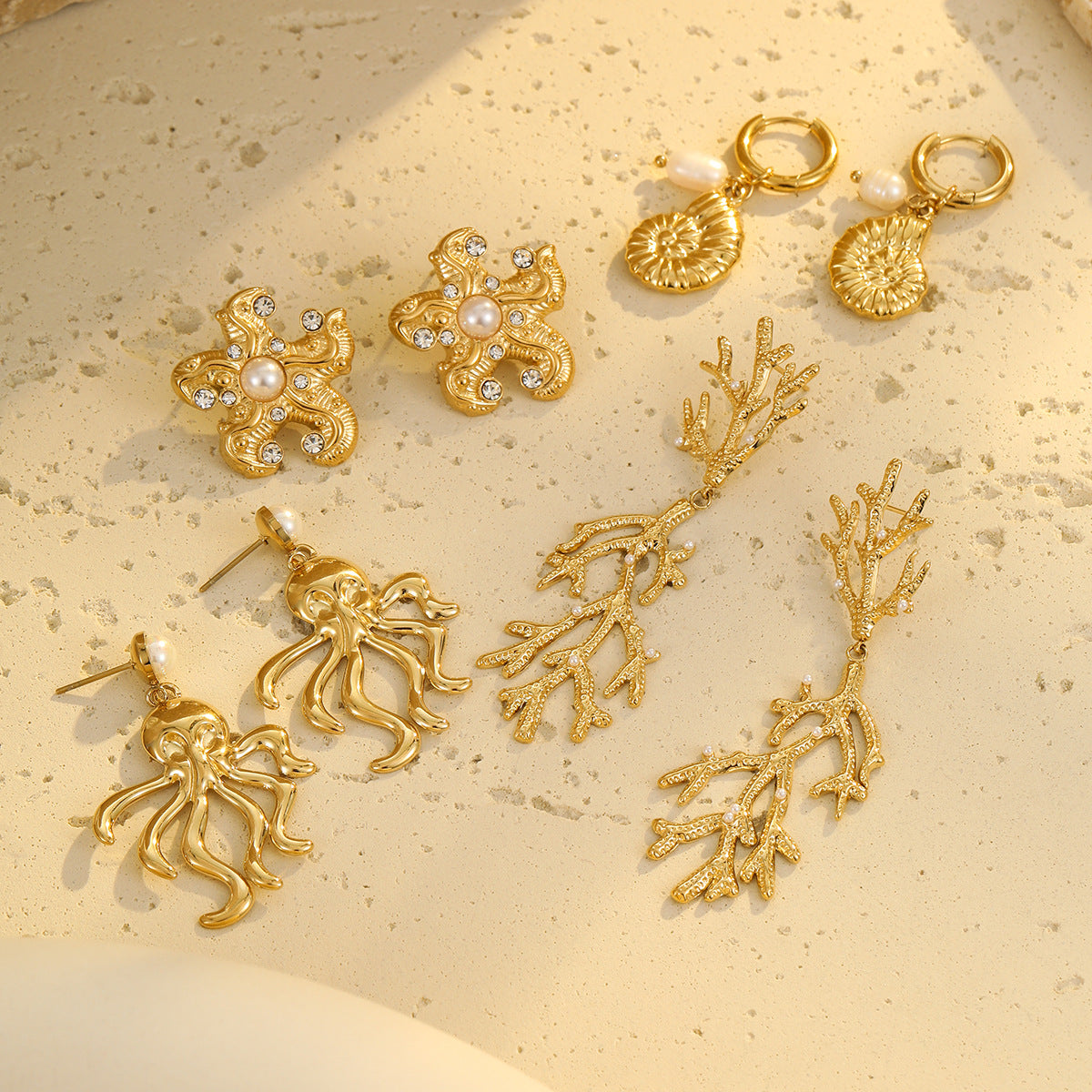 Pendientes de acero inoxidable de moda con forma de estrella de mar y coral con acabado chapado para mujer