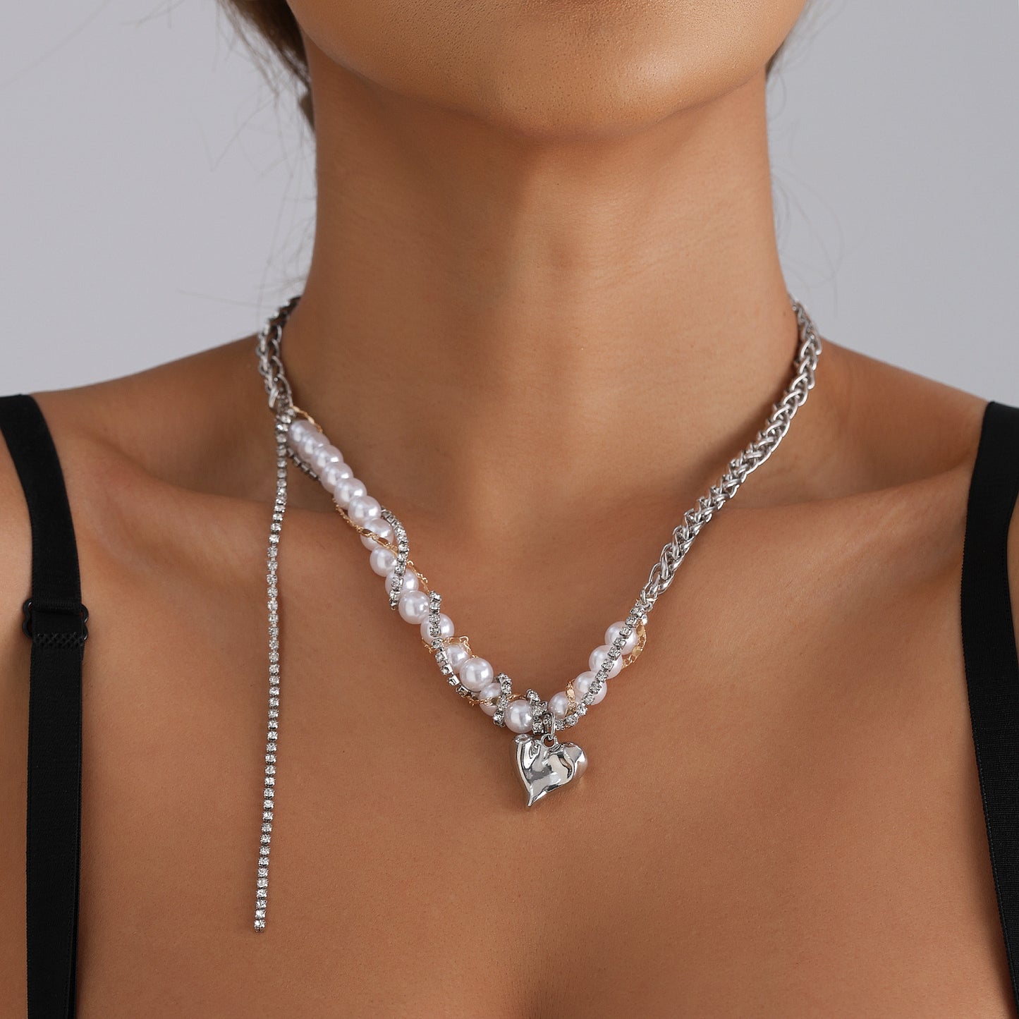 Collar de aleación dulce y atrevido con forma de corazón con baño de oro y plata para mujer