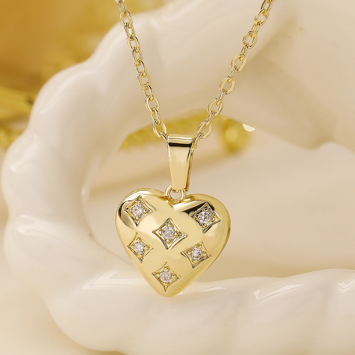Minimalist Heart-Shaped Copper Pendant Necklace with Gold Plating and Zircon Accents for Women