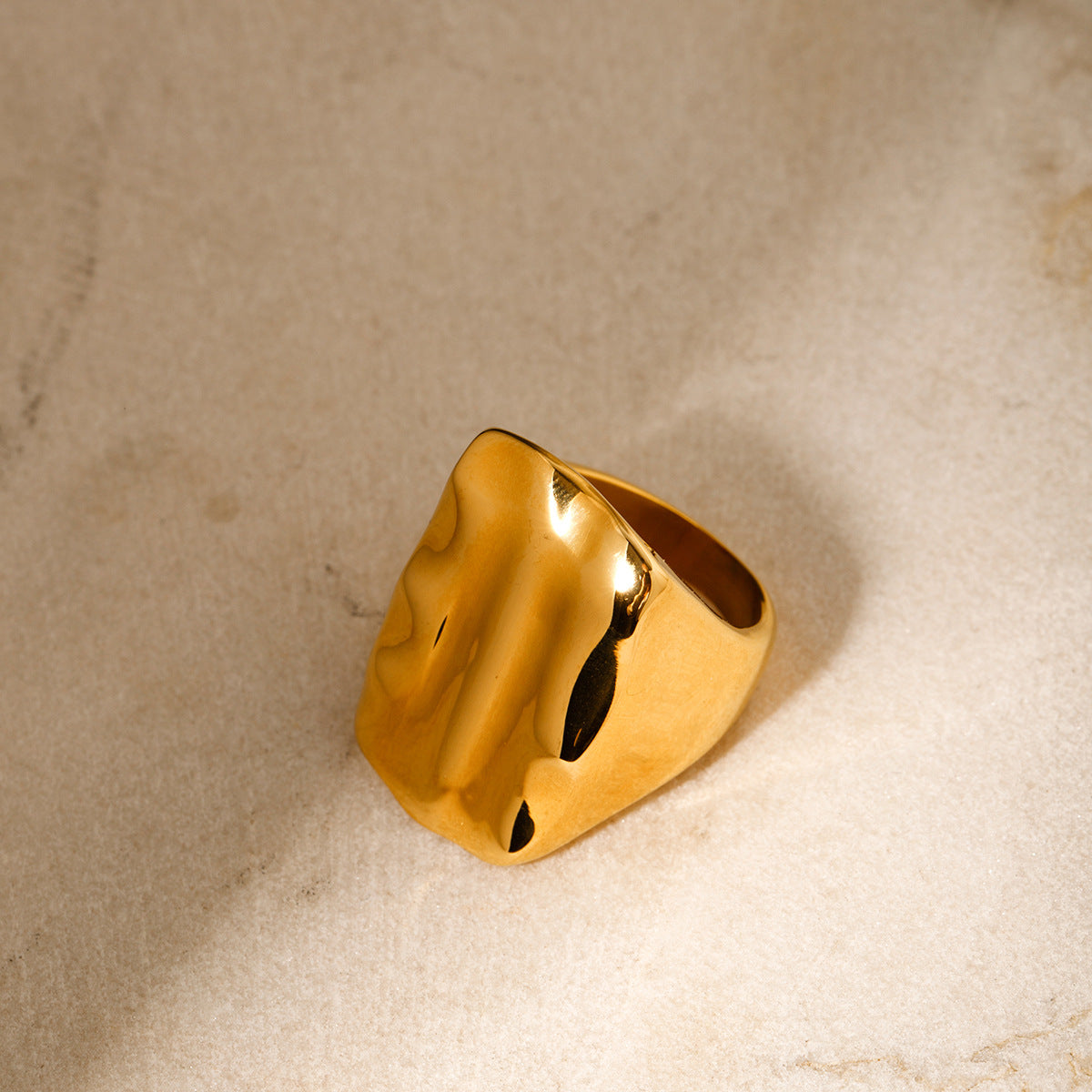 Anello in acciaio inossidabile con texture geometrica stile Ins con placcatura in oro 18 carati da donna