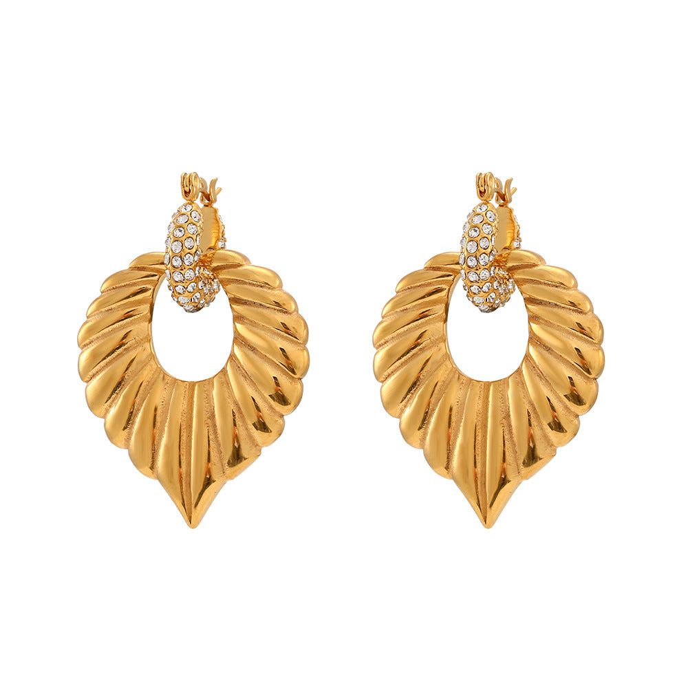Orecchini a perno con design a foglia in stile vintage placcati oro 18K in acciaio inossidabile, con strass completi, alla moda e di grande impatto
