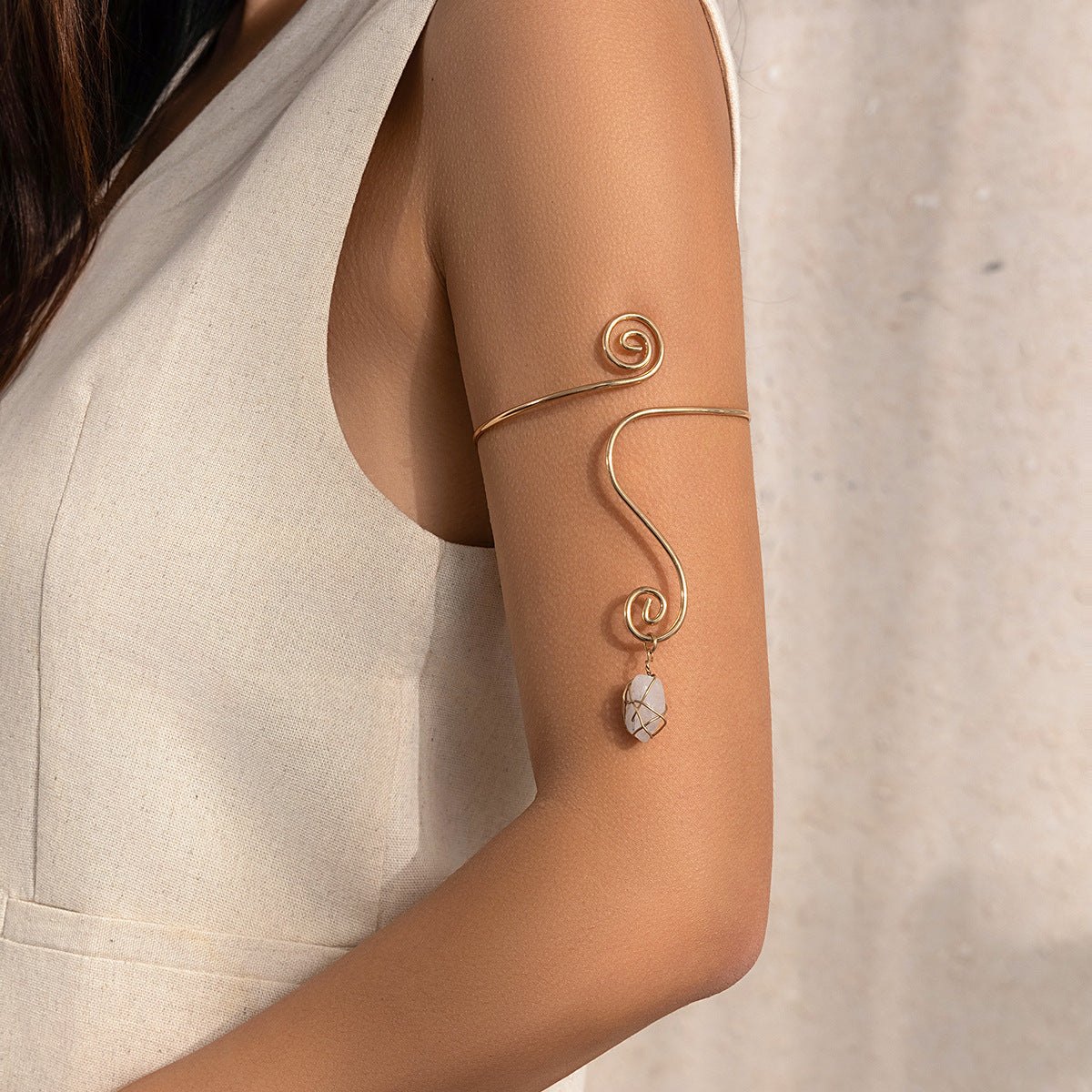 Pulsera abierta de cadena para el brazo, estilo hip hop, con diseño de espiral entrelazada de diamantes de imitación, borla y detalles circulares