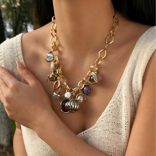 Collana da donna a catena con cavo placcato in lega con ciondolo a forma di cuore barocco vintage, coccinella e perla