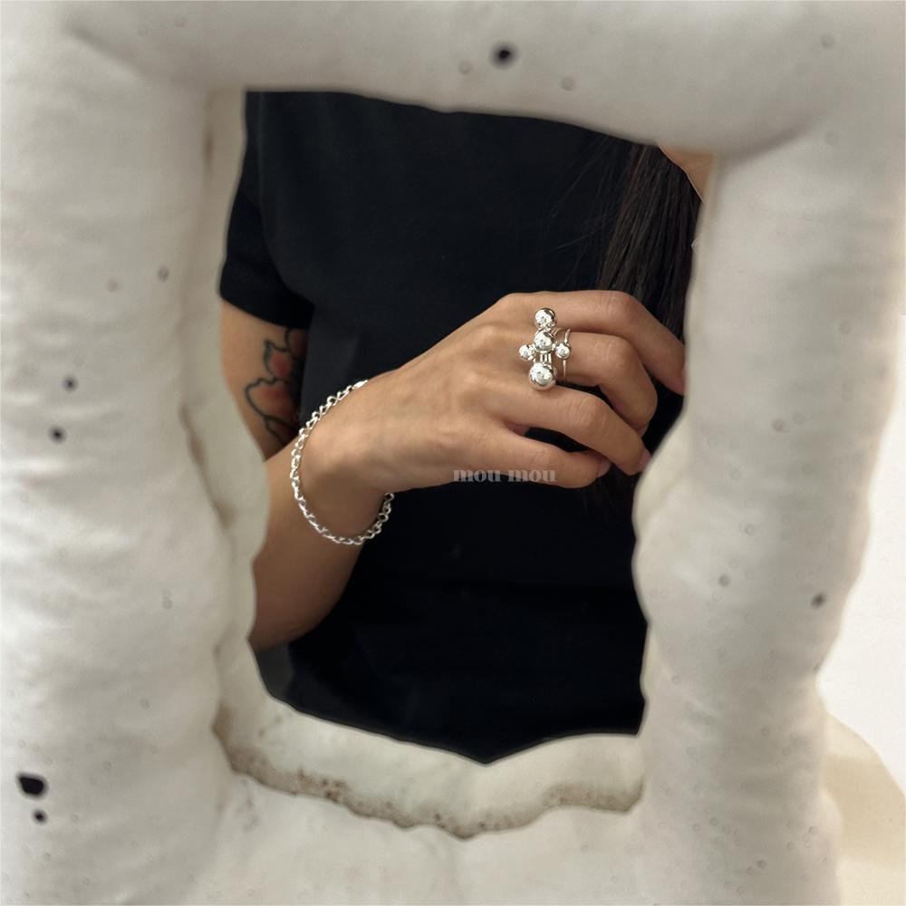 Pulsera Minimalista de Torsión Geométrica en Plata de Ley 925 con Baño de Oro
