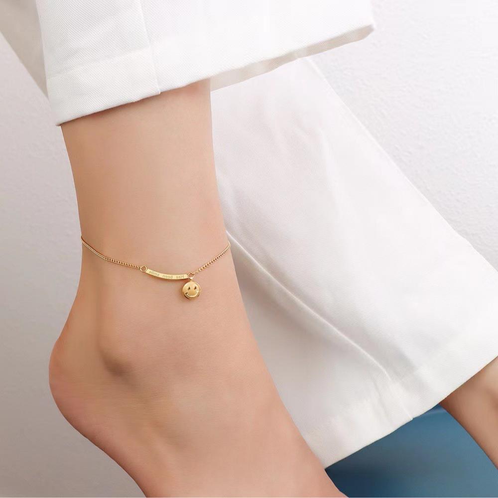 Cartoon Smile Anklet for Women in Titanium Steel with Minimalist and Cool Aesthetic, Hypoallergenic and Fade-Resistant Summer Jewelry