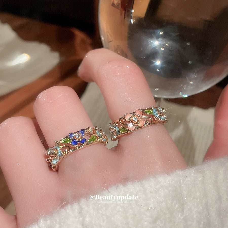 Anello floreale elegante con finitura smaltata e intarsio di strass da donna, fascia per l'indice di alta moda ispirata al vintage