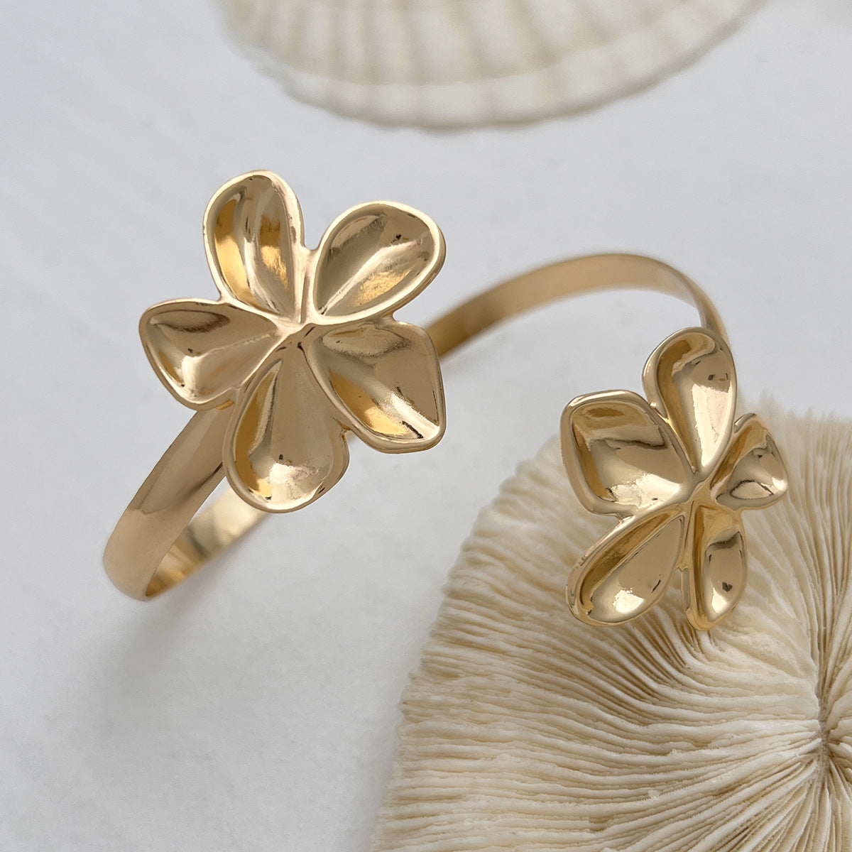 Minimalist Star-Shaped Alloy Bracelet with Plated Finish for Women, Ocean-Inspired Beach Style Arm Cuff