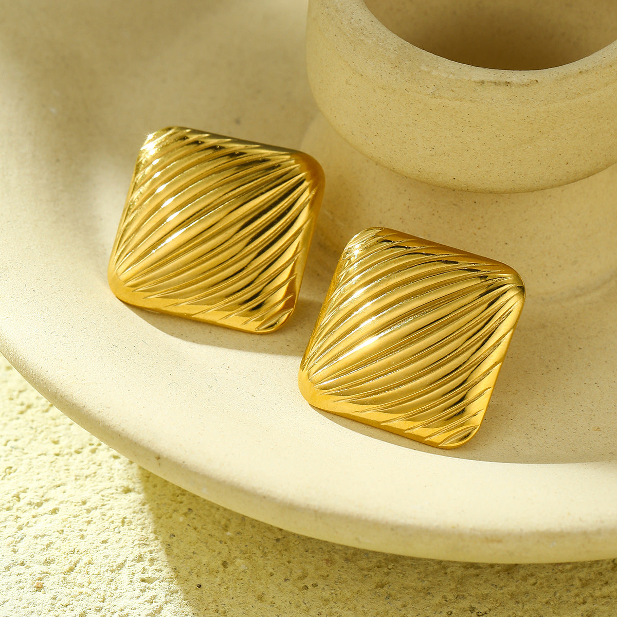 Pendientes de aro geométricos vintage de acero inoxidable con textura de onda y diseño hueco para mujer