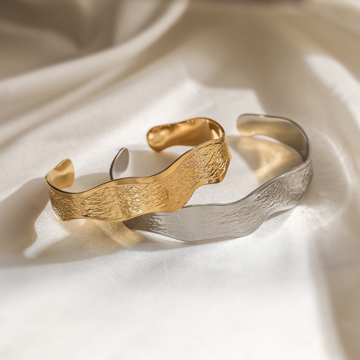 Vintage Wave Geometric Open C-Shaped Stainless Steel Bracelet for Women with Plated Finish