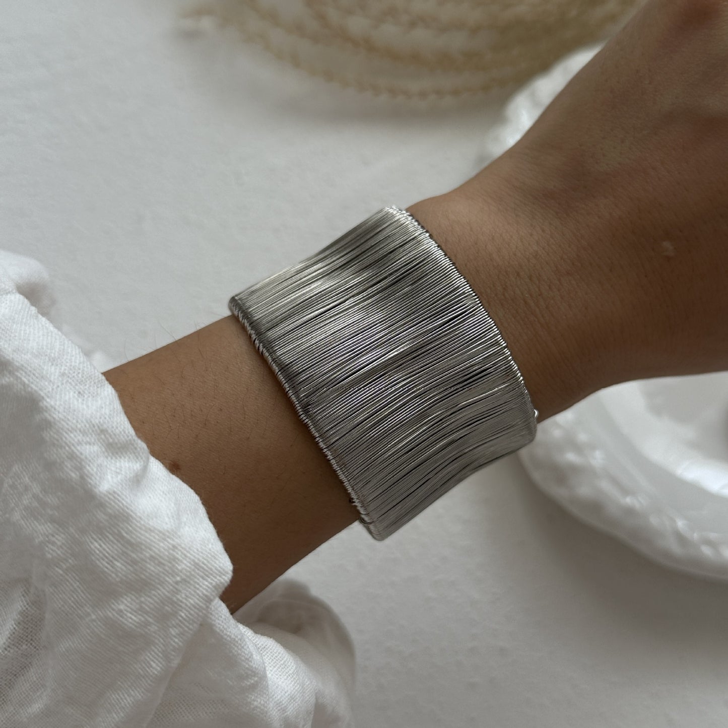 Bracciale da donna in lega traforata placcata alla moda