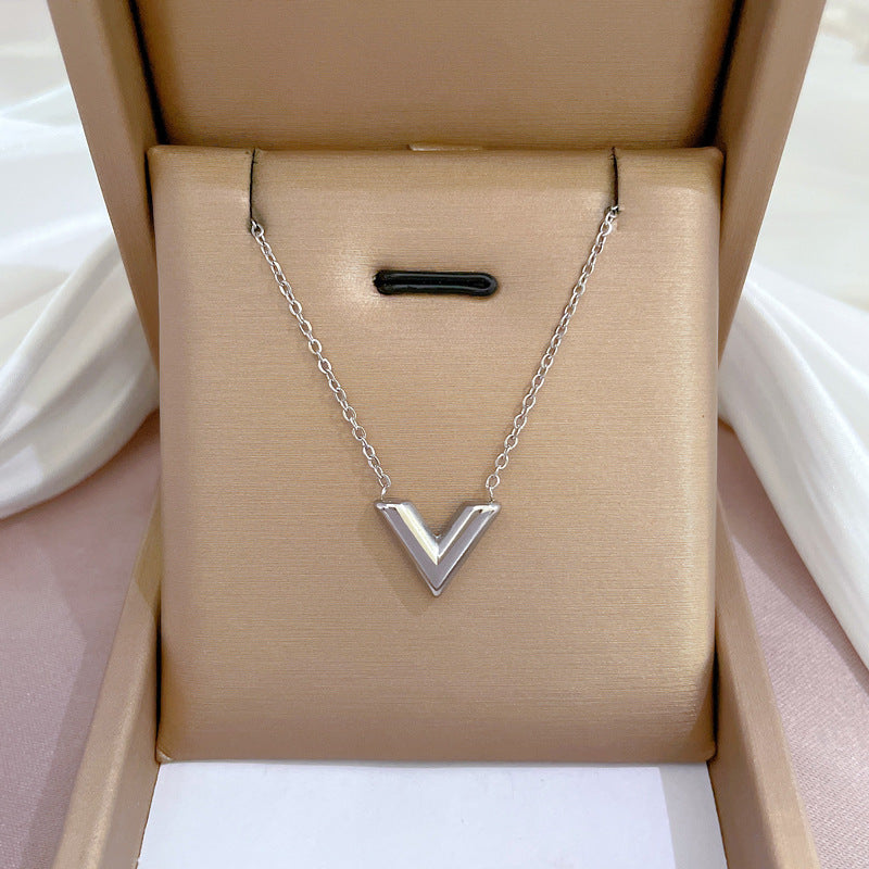 Collana con pendente geometrico minimalista in acciaio al titanio placcato per donna