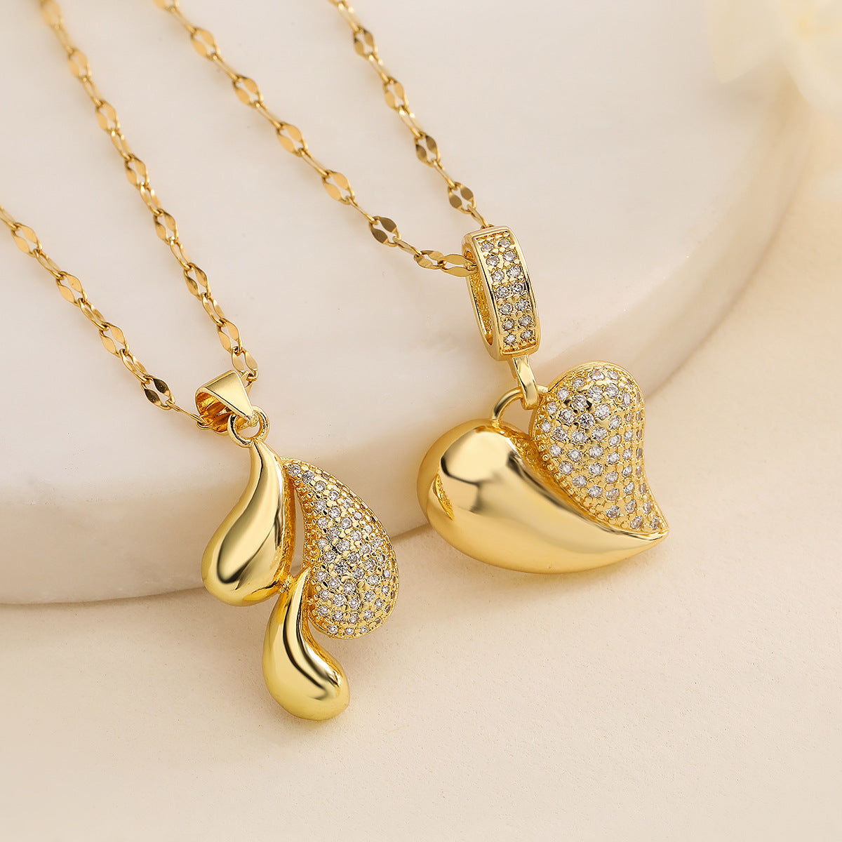Minimalist Heart-Shaped Copper Pendant Necklace with 18K Gold Plating and Zircon, Teardrop Waterdrop Design for Women